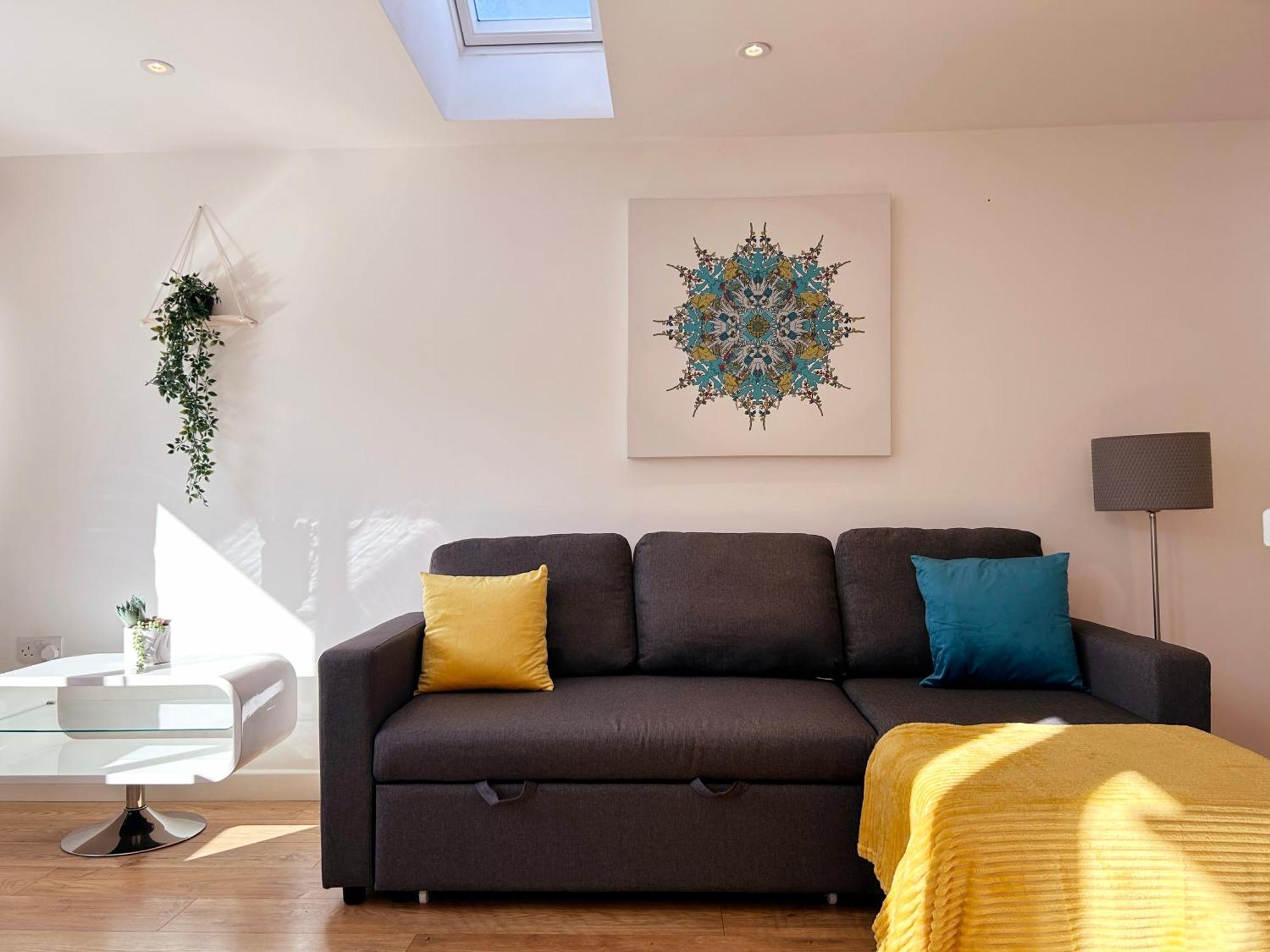 Apartment Stylish 1 Bedroom Flat With Parking In