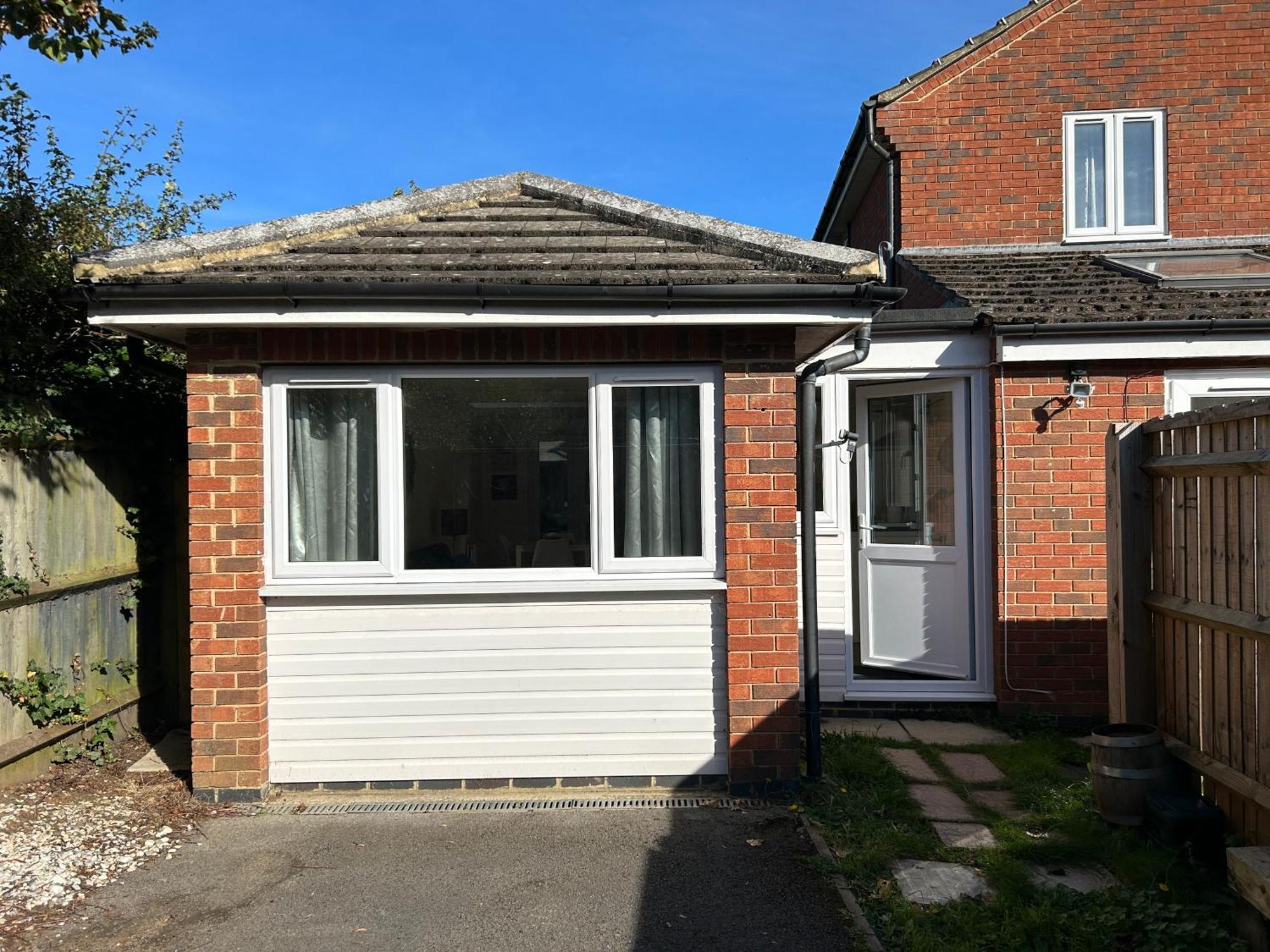 Stylish 1 Bedroom Flat With Parking In