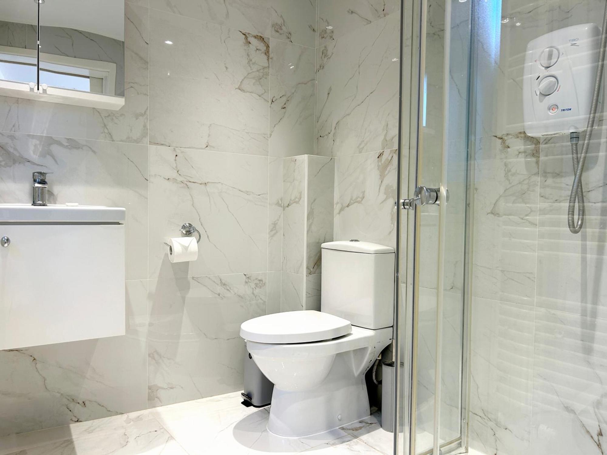 Apartment Stylish 1 Bedroom Flat With Parking In