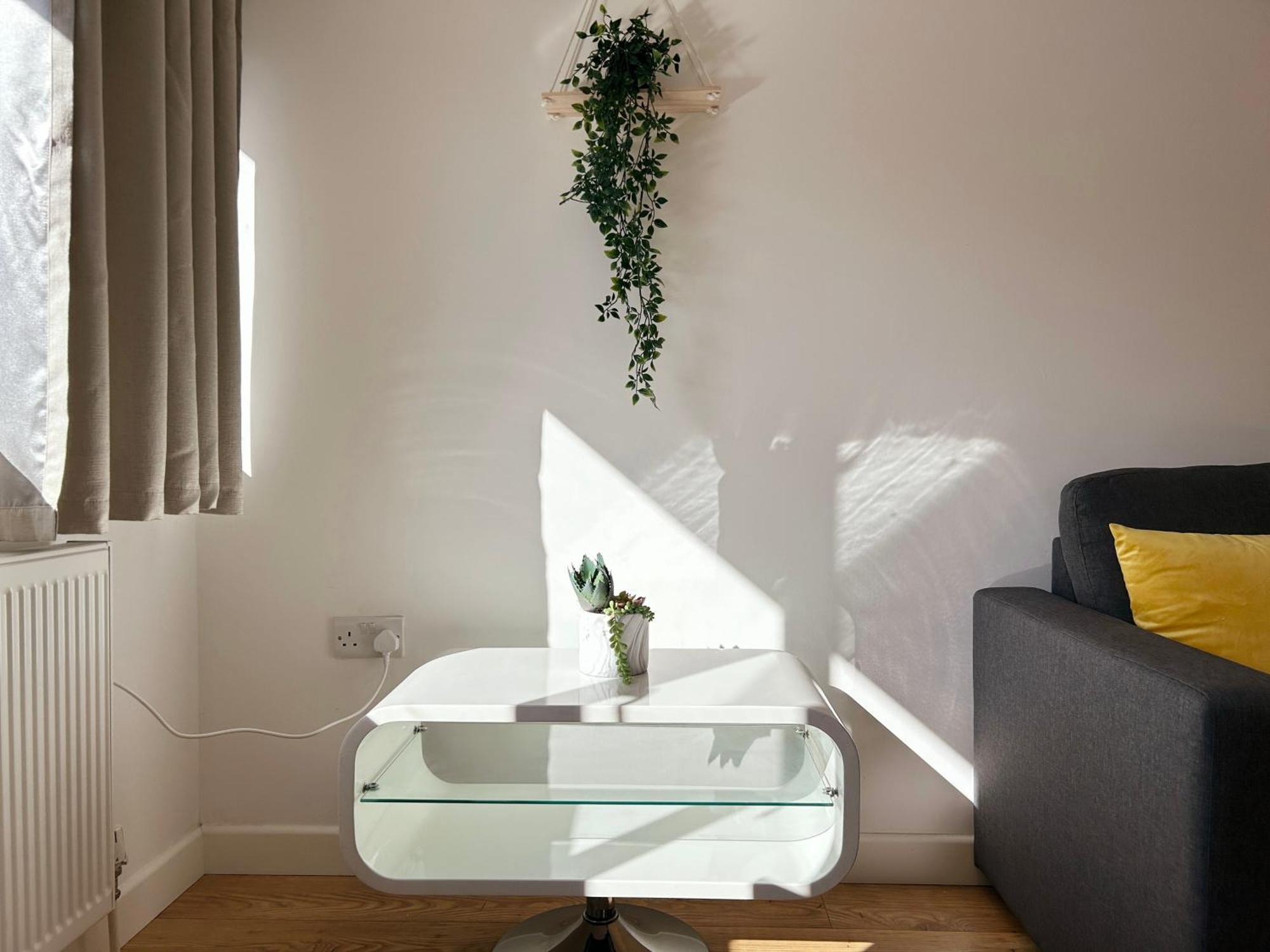 Stylish 1 Bedroom Flat With Parking In * Oxford