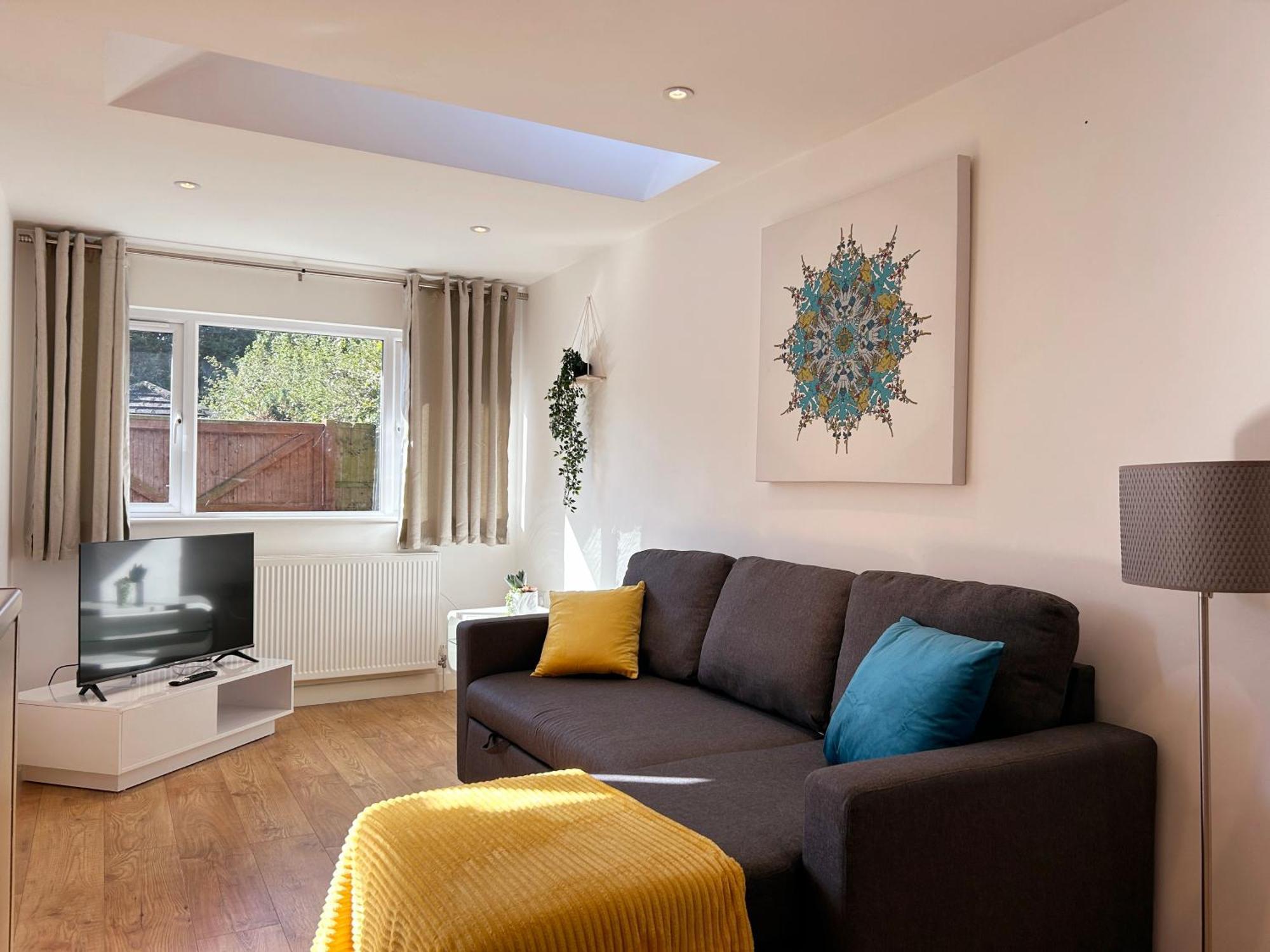 Apartment Stylish 1 Bedroom Flat With Parking In